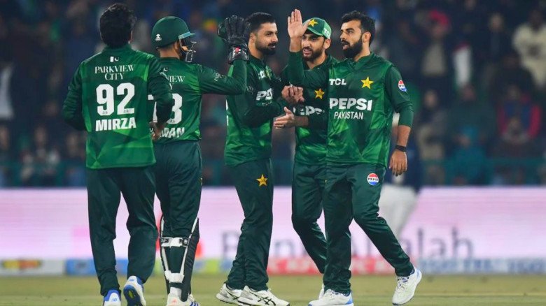অস্ট্রেলিয়াকে হারিয়ে টি-টোয়েন্টি সিরিজে এগিয়ে গেল পাকিস্তান...