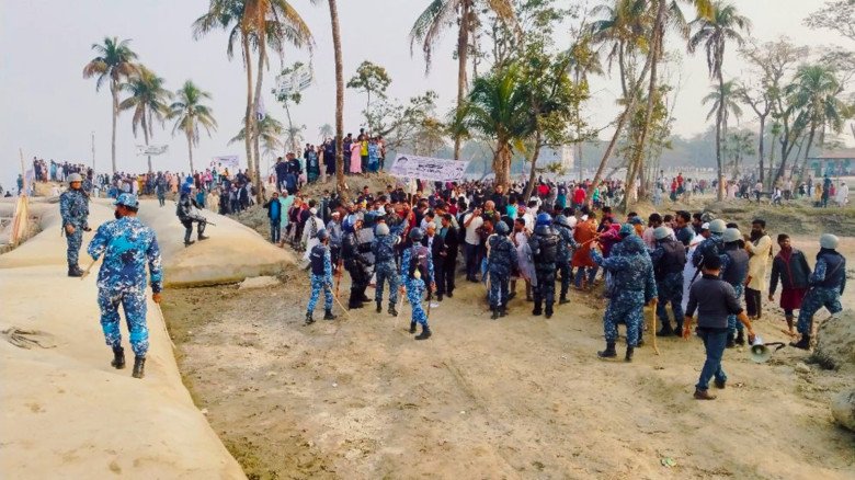 হাতিয়ায় ফেরি উদ্বোধন ঘিরে বিএনপি-এনসিপি সংঘর্ষ, আহত অন্তত ১০...