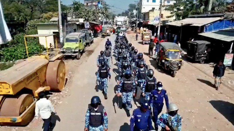 নির্বাচন ঘিরে সর্বোচ্চ সতর্কতায় পুলিশ, দেড় লাখ সদস্য মোতায়েন...