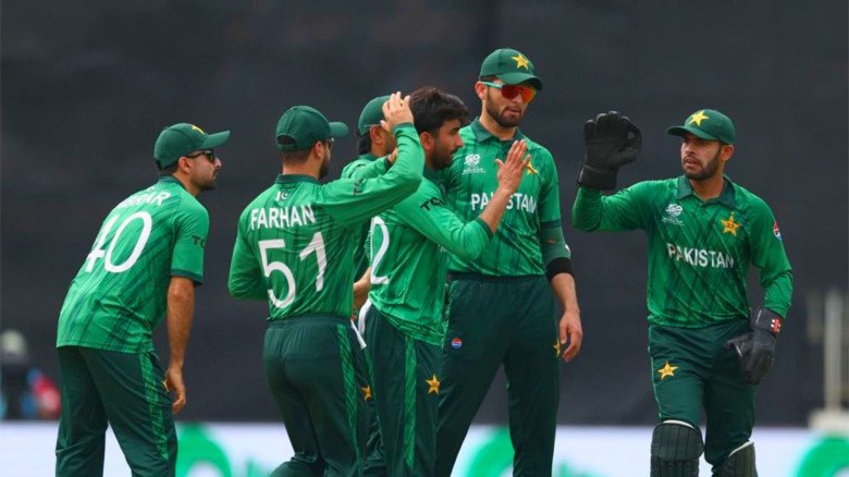 প্রথম ম্যাচে নেদারল্যান্ডসকে হারাতে ১৪৮ রানের লক্ষ্য পেল পাক