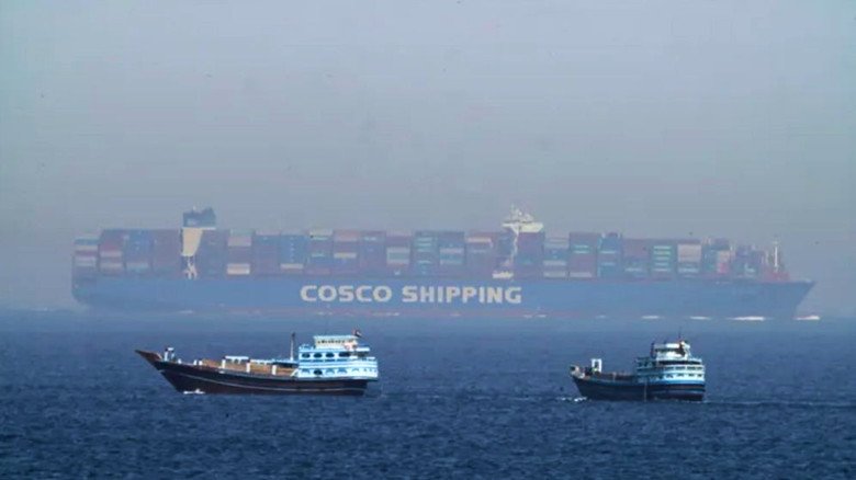 ইরানের জলসীমা এড়িয়ে চলতে মার্কিন জাহাজকে সতর্কবার্তা