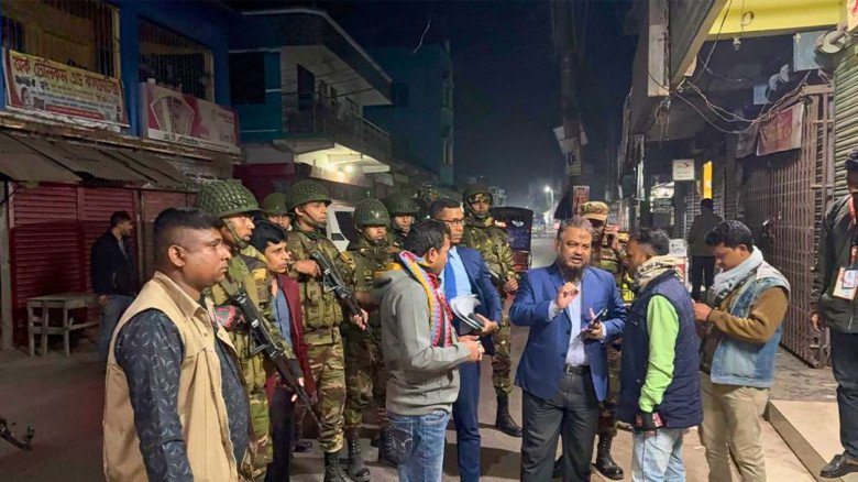 ঝিনাইদহে ভোটকেন্দ্রে ২৩টি স্বাক্ষরিত ফলাফল শিট জব্দ, নতুন শিট তৈরির নির্দেশ