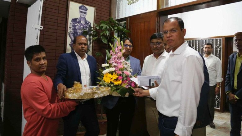 মমতা বন্দ্যোপাধ্যায়ের ফুল ও মিষ্টিতে তারেক রহমানকে অভিনন্দন...